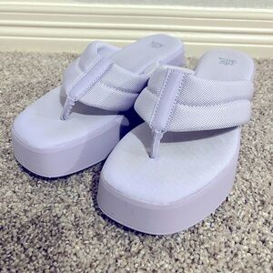 Wild Fable Purple Lavender Chunky Platform Memory Foam Flip Flops Sandals